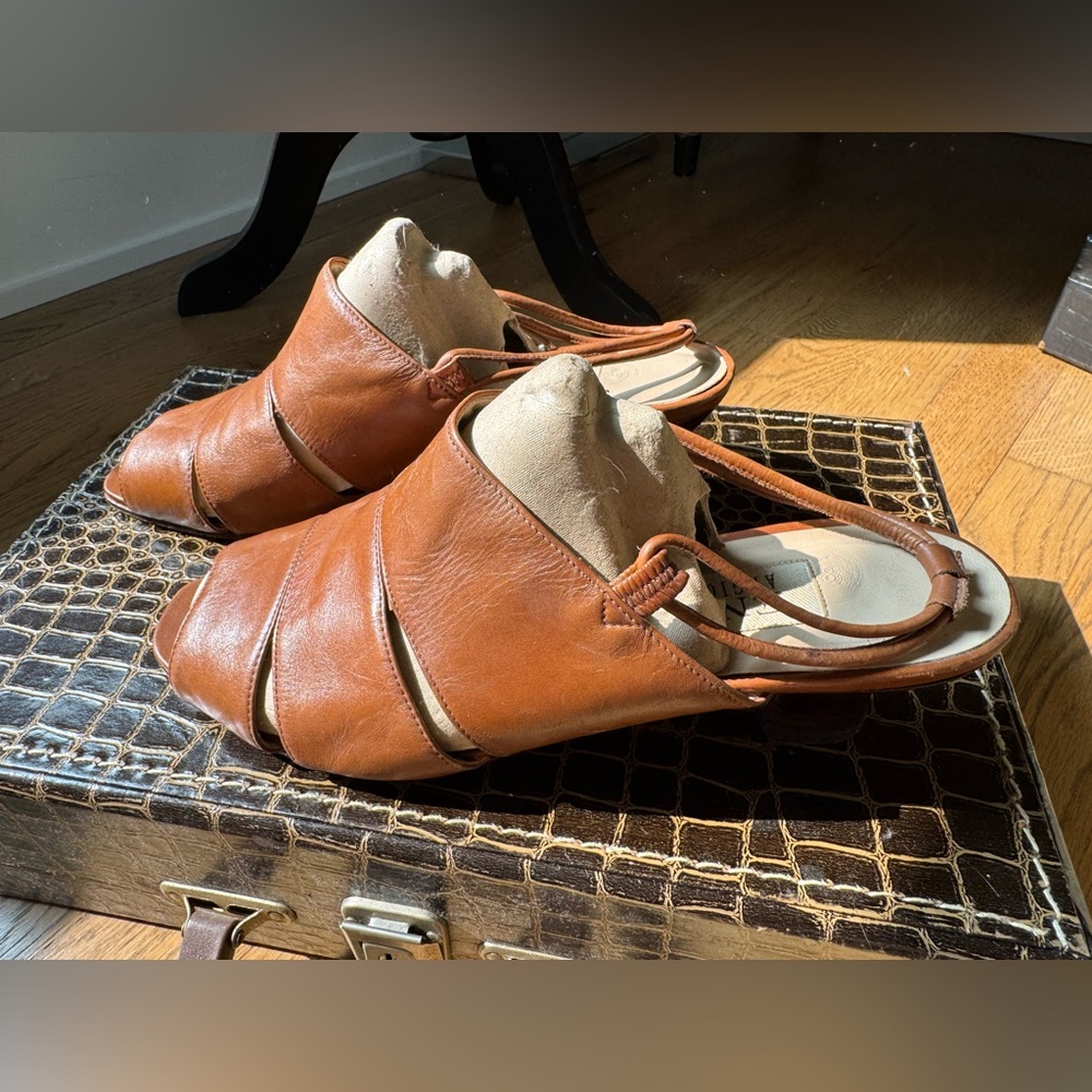Enzo Angiolini chestnut Leather Sandals with back strap. - Picture 2 of 16